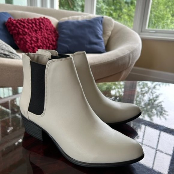 Esprit Off White Chelsea Ankle Boots 8.5 - Picture 1 of 3